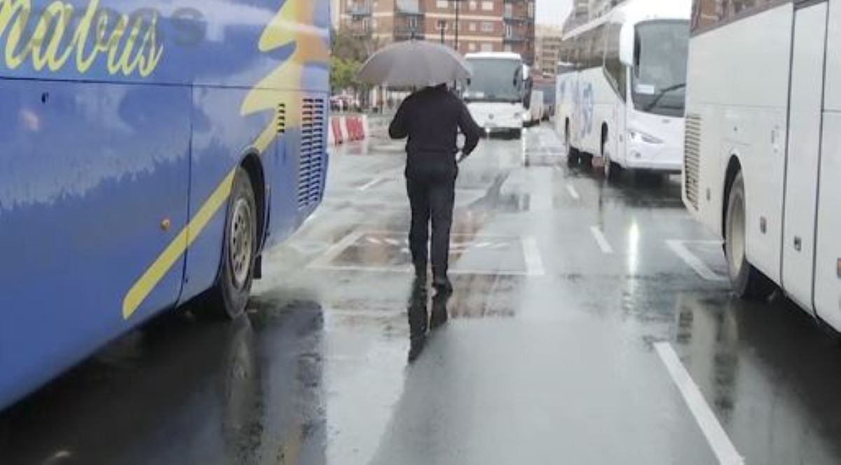 Imagen del transporte alternativo en autobús.