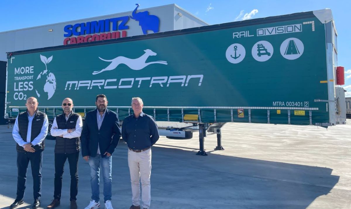 De izq. a drcha.: Javier Espliego, responsable de grandes cuentas en Schmitz Cargobull Ibérica, Fran Benedí, consultor comercial de la zona de Aragón y Soria en Schmitz Cargobull Ibérica, Alberto Marco, director de compras de Marcotran y Miguel Iglesias, director comercial en Schmitz Cargobull Ibérica.
