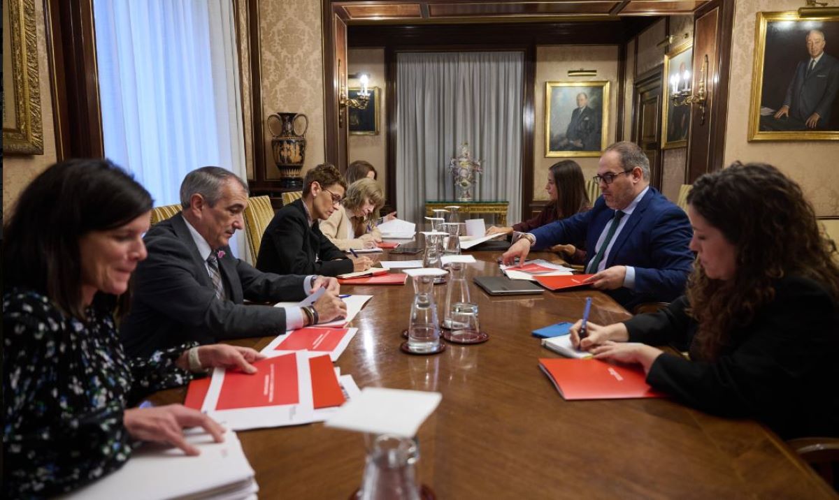 Imagen de la reunión que ha estado encabezada por la Presidenta de Navarra, María Chivite. Foto: Gobierno de Navarra
