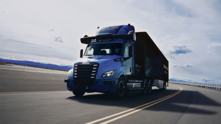 Demostrador autónomo Freightliner eCascadia: perspectivas de futuros casos de uso autónomo, incluidas rutas dedicadas más cortas y el uso de infraestructura libre de CO₂.