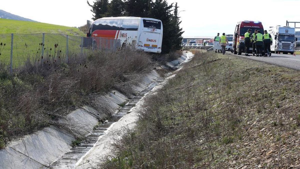 Imagen del autobús accidentado. Foto: Guardia Civil