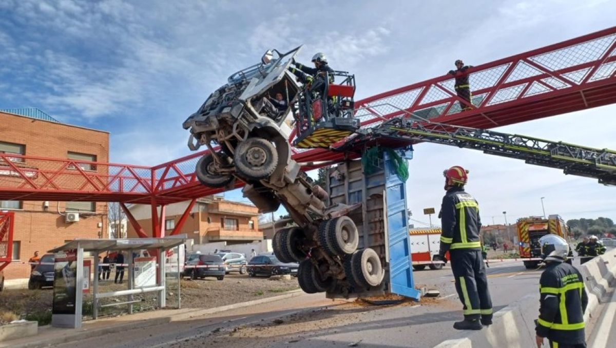 Imagen del rescate del conductor. Foto: @112cmadrid