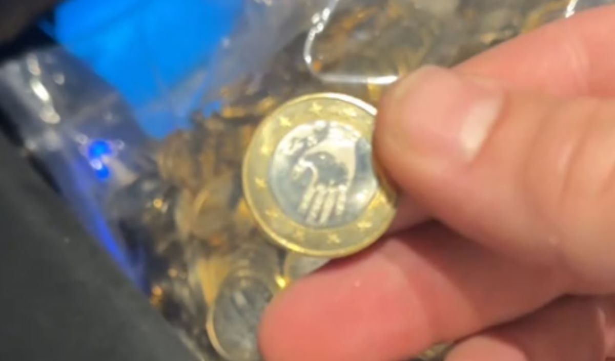 Imagen de la moneda conmemorativa de la DANA acuñada por Ángel Gaitán. Foto:FACUA
