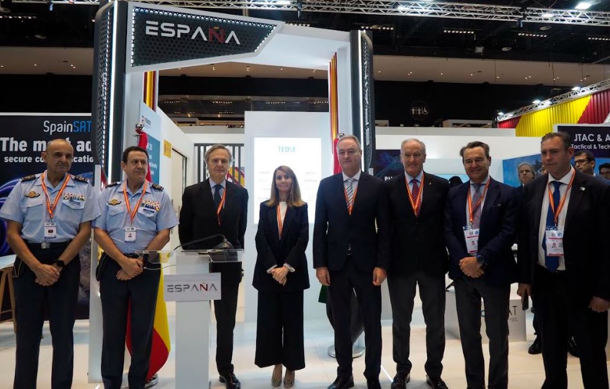 En la foto, de izquierda a derecha: Director general del INTA, Teniente General Julio Ayuso Miguel