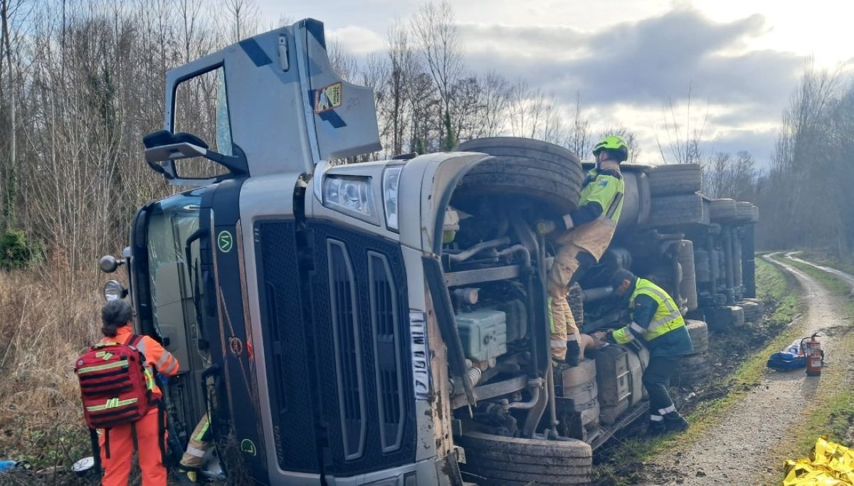 Imagen del camión accidentado. Foto: @8Bierzo