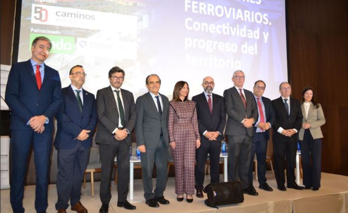 Imagen de los intervinientes en la Jornada «Corredores Ferroviarios: Conectividad y Progreso del Territorio»