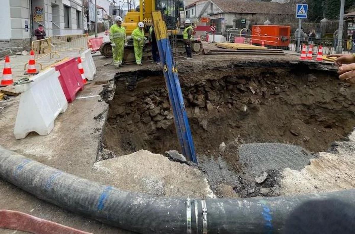 Imagen del el socavón en la N-6