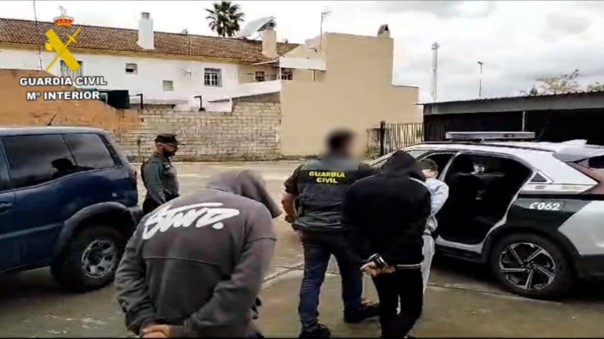 Imagen de los detenidos. Foto: Guardia Civil