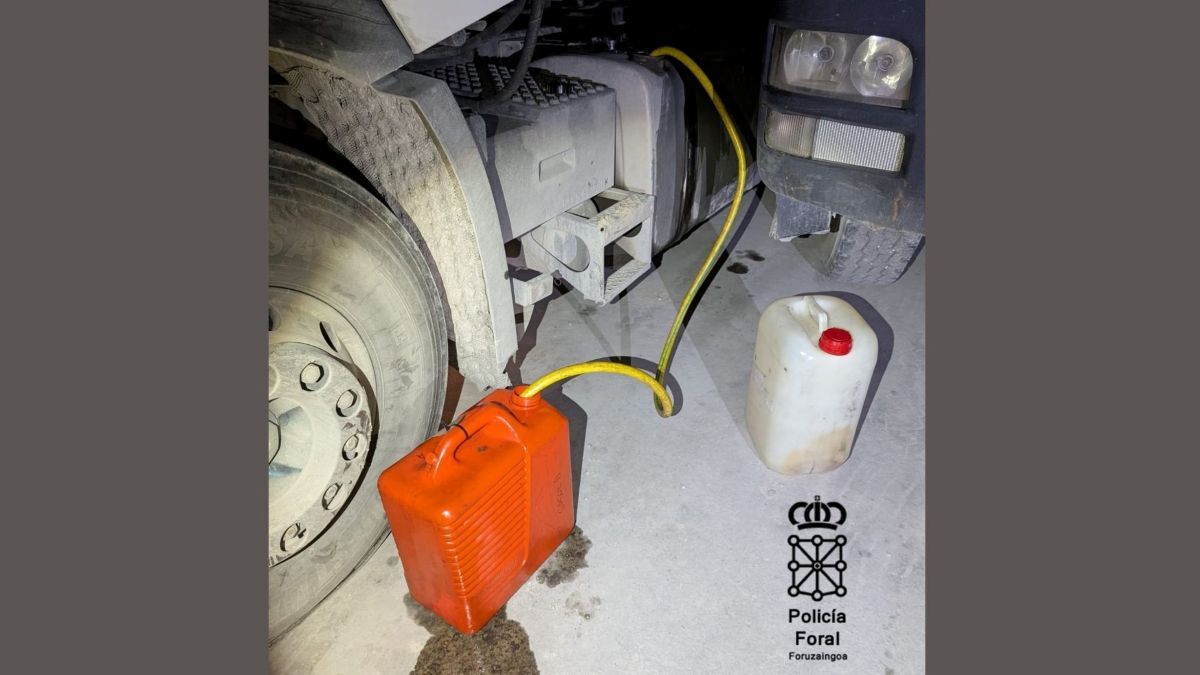 Imagen del material preparado para extraer el gasoil. Foto: Policía Foral de Navarra