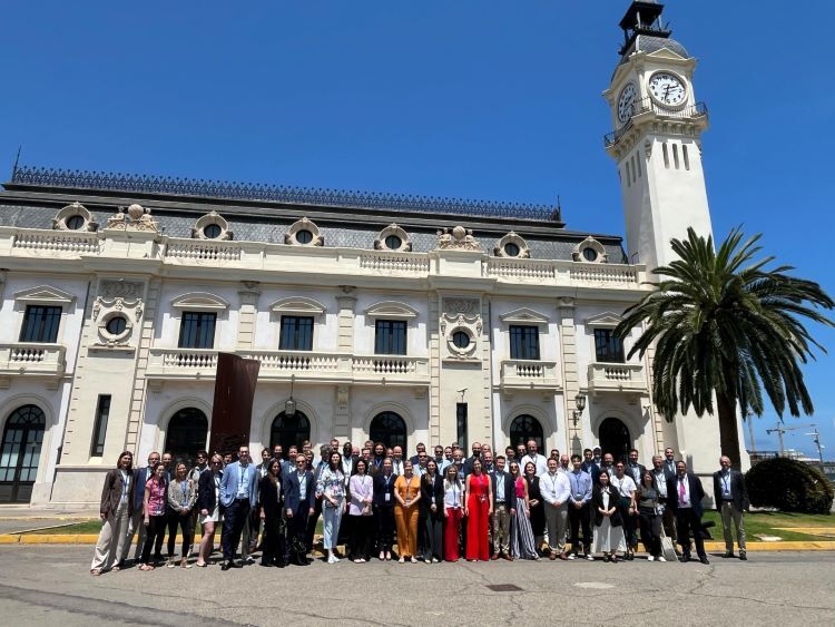Imagen de todos los participantes en el encuentro organizado por la Fundación Valenciaport junto al Puerto de Róterdam y los proyectos MISSION y Dynaport.