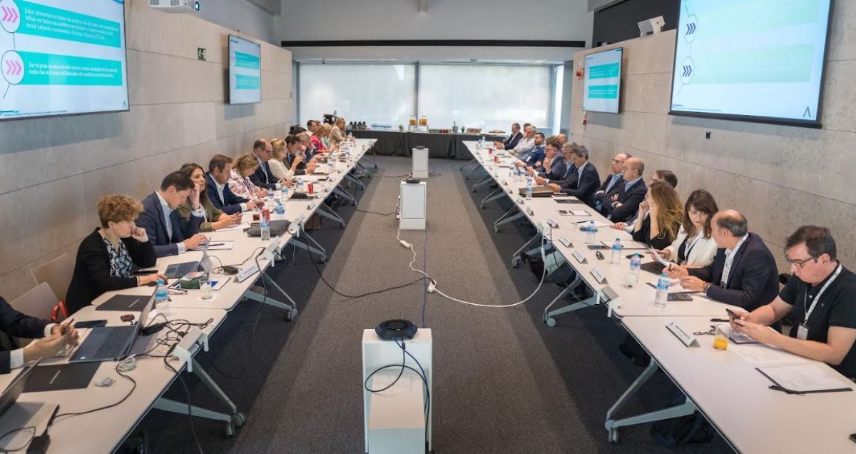 Imagen de la Asamblea General anual de Faconauto que se ha celebrado esta mañana en la sede de Repsol. Foto Faconauto