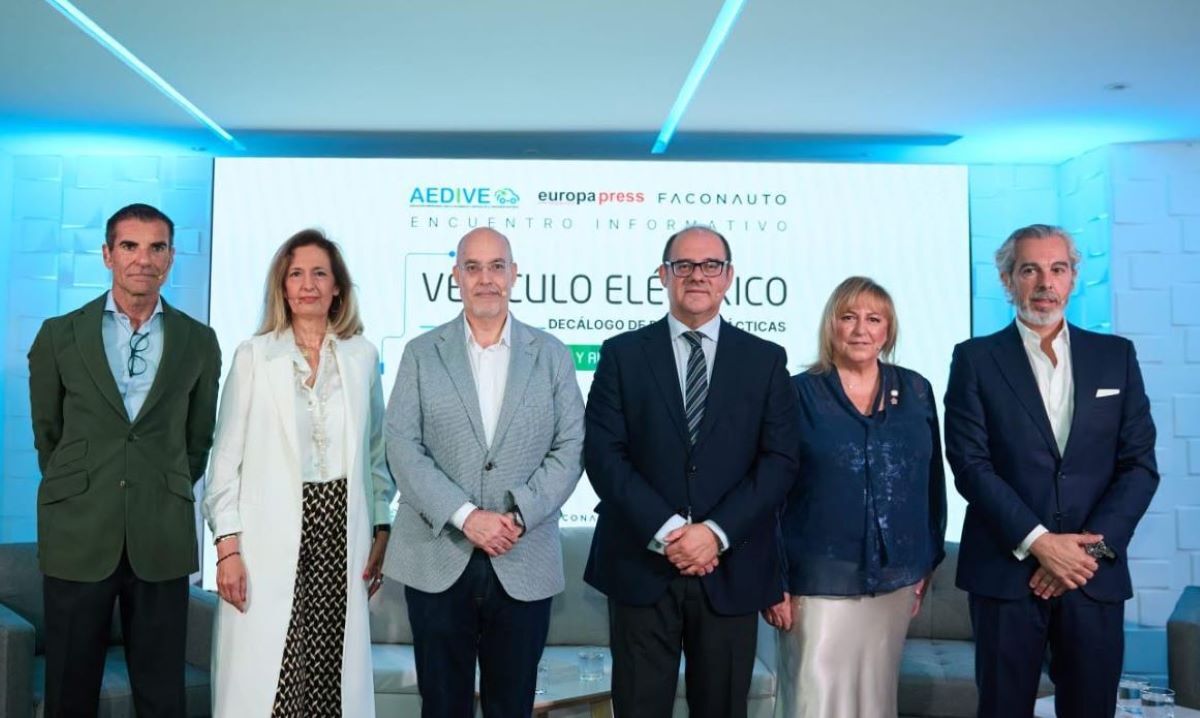 Faconauto y AEDIVE presentan el primer Decálogo de Seguridad del Vehículo Eléctrico. Foto: FACONAUTO