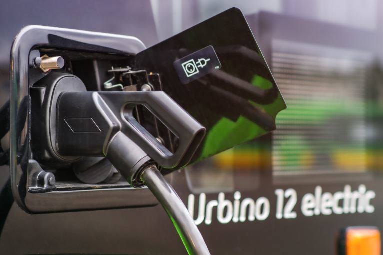 Imagen de recarga de un Urbino 12 eléctrico