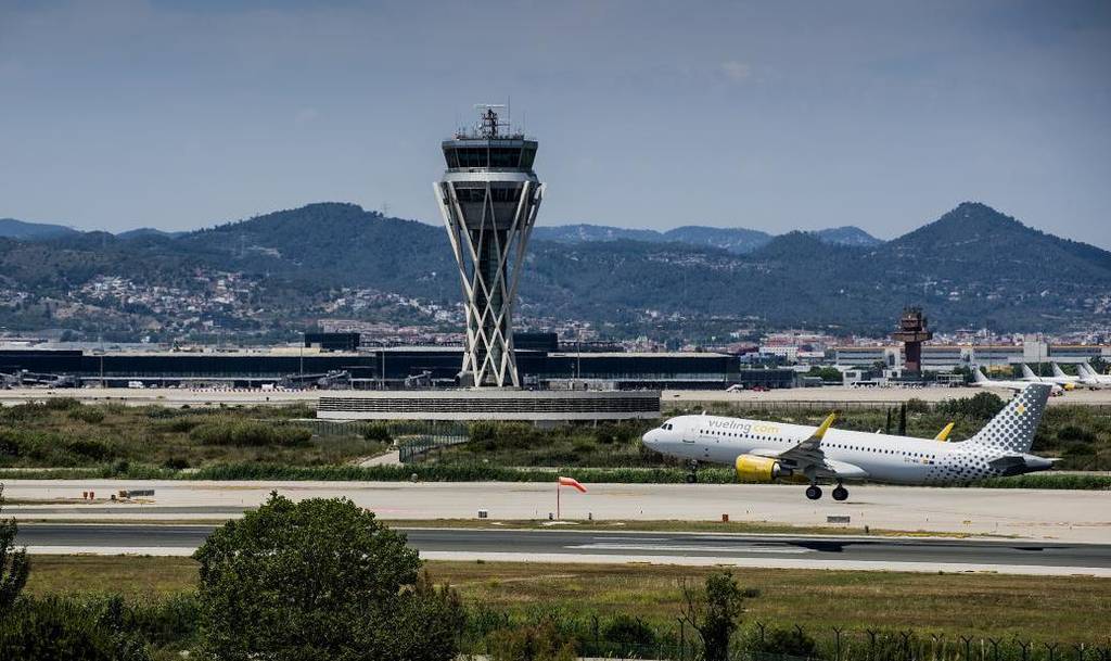 Imagen de 28 migrantes escapan de un avión durante un aterrizaje de emergencia en El Prat