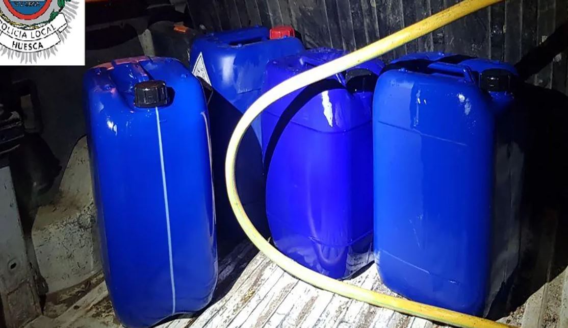 Imagen de las garrafas con combustible