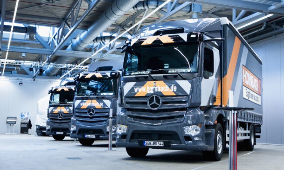 34 nuevos camiones Mercedes-Benz Actros para la flota logística de Hornbach