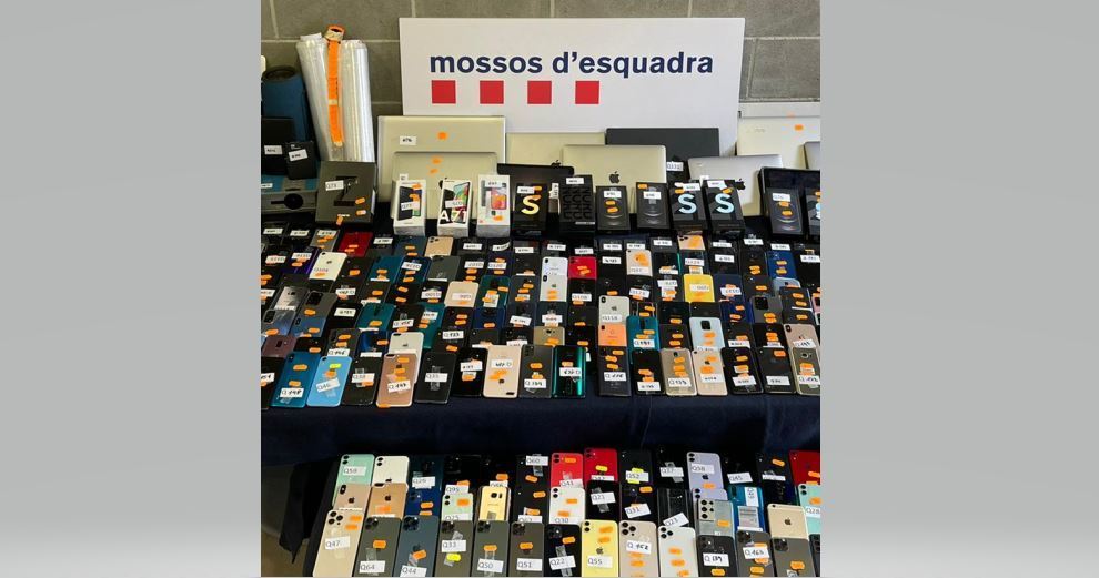 Imagen de parte de los teléfonos móviles incautados