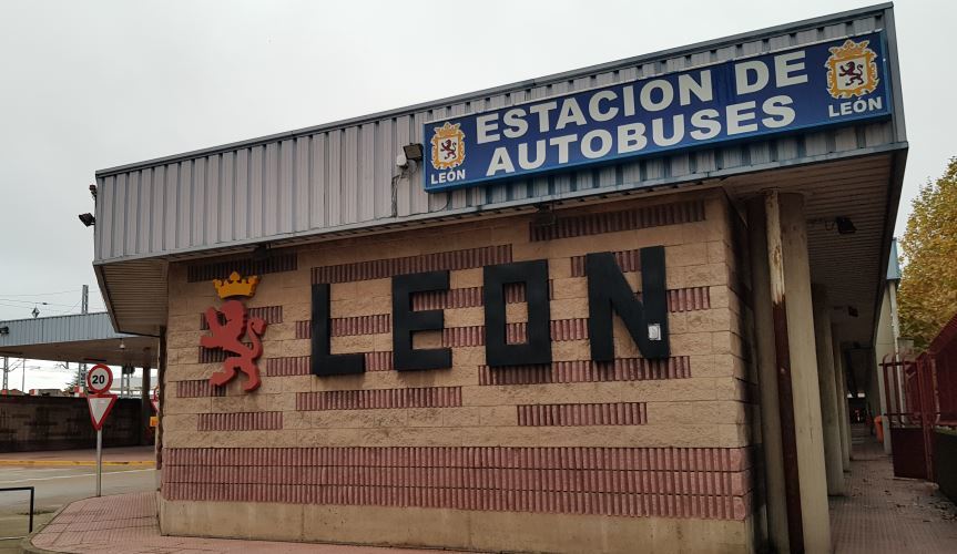 Imagen de la estación de autobuses de León, paradas de las concesiones de transporte regular