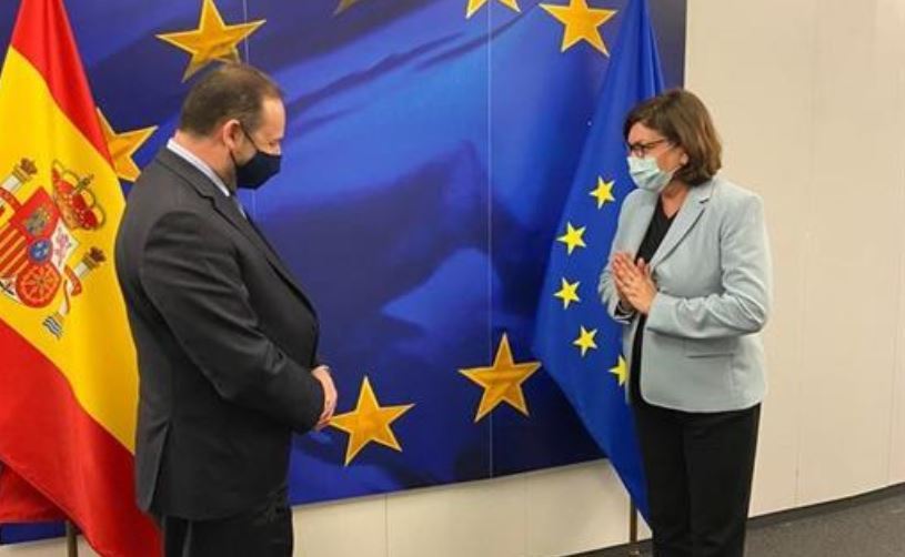 El Ministro de Transportes José Luis Ábalos y la Comisaria Adina Valean