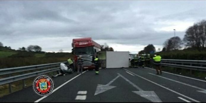 accidente, múltiple, heridos, retenciones,