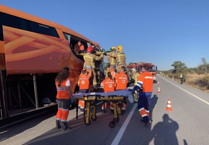 Equipos de rescate en el lugar del accidente