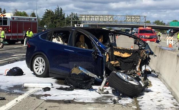 Accidente del Tesla en California. / REUTERS