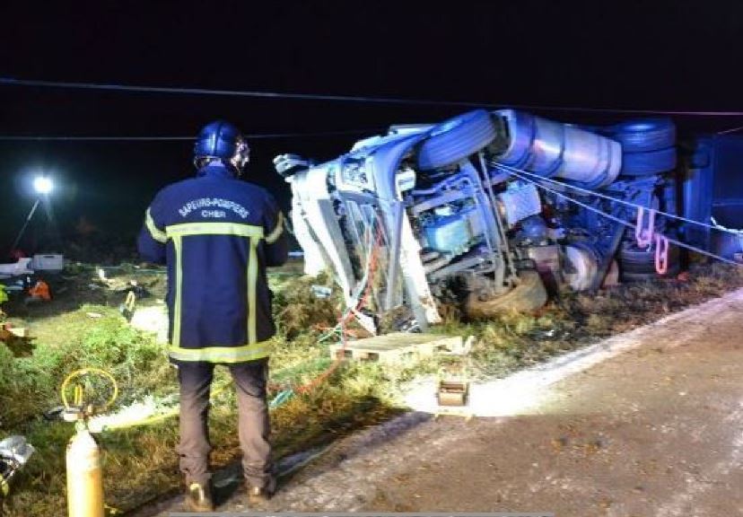 Imagen del camión accidentado en Cher en Francia