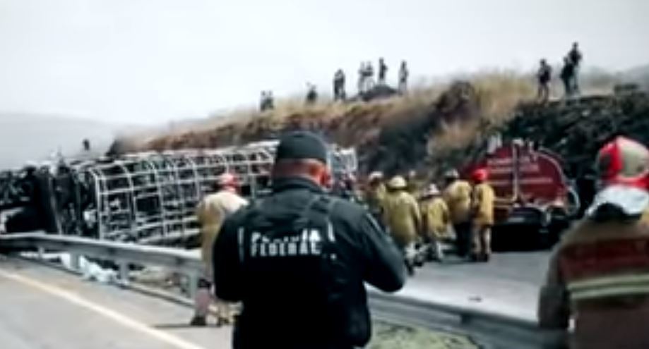 Imagen de la colisión entre un trailer y un autobús en México
