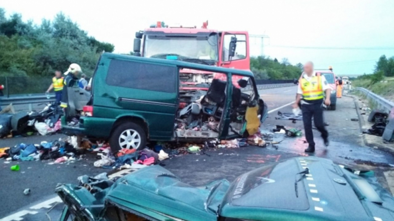 Imagen del accidente entre un camión y una furgoneta en Rumania