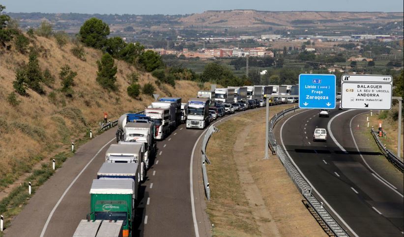 Imagen de retenciones en la A-2 por un accidente