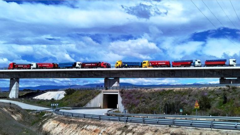 Prueba de carga con camiones en viaductos del AVE en Cáceres