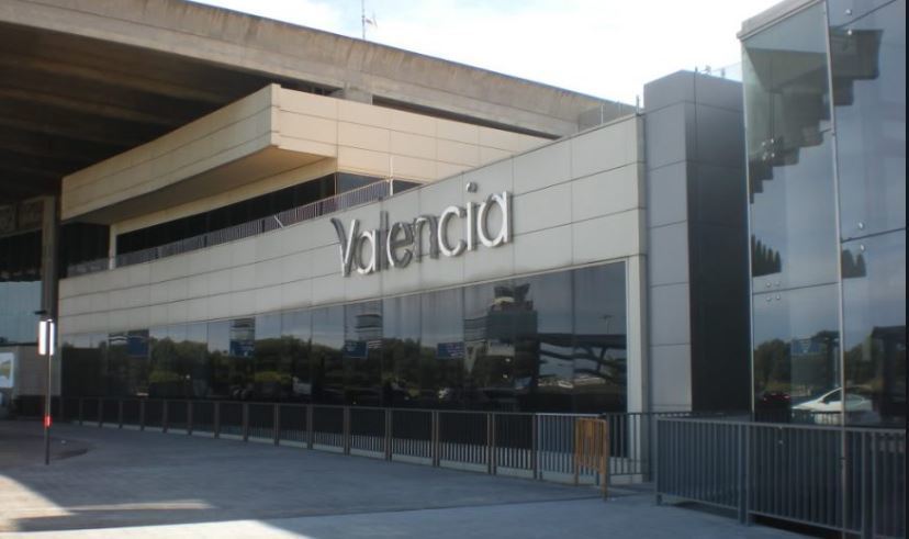 Imagen de la entrada principal del Aeropuerto de Valencia