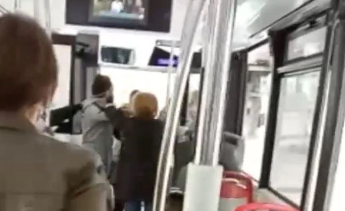 Imagen de la agresión a un conductor de autobús en Vigo