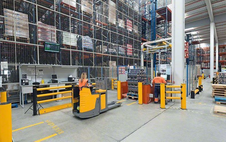 Imagen del interior del almacén de Luis Simoes