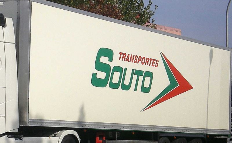 Un camión de Transportes Souto.