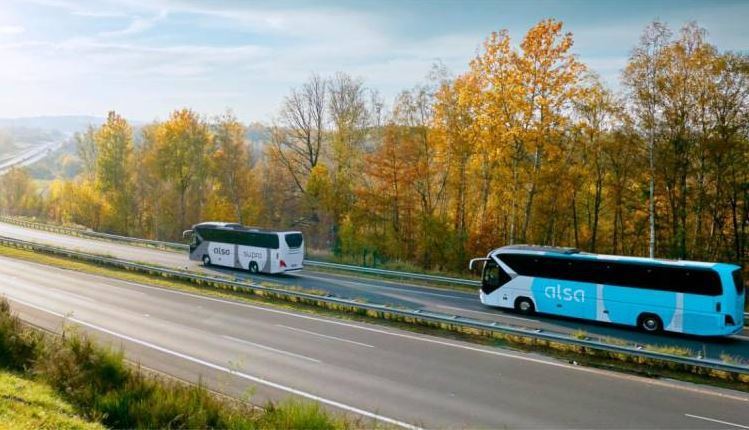 Imagen de dos autobuses de Alsa