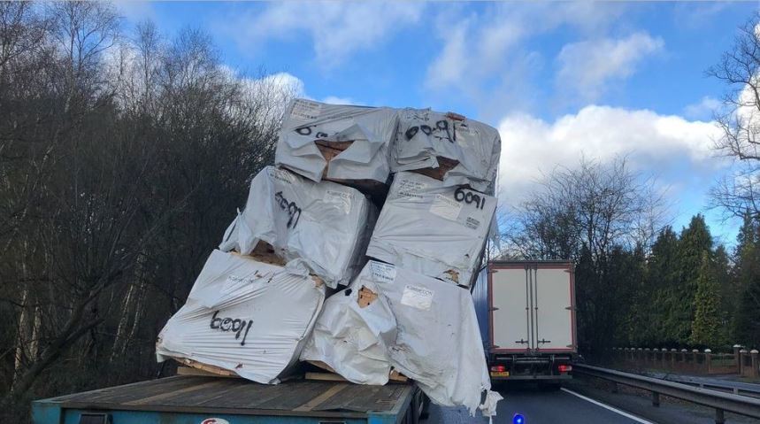 Imagen de una carga mal estibada