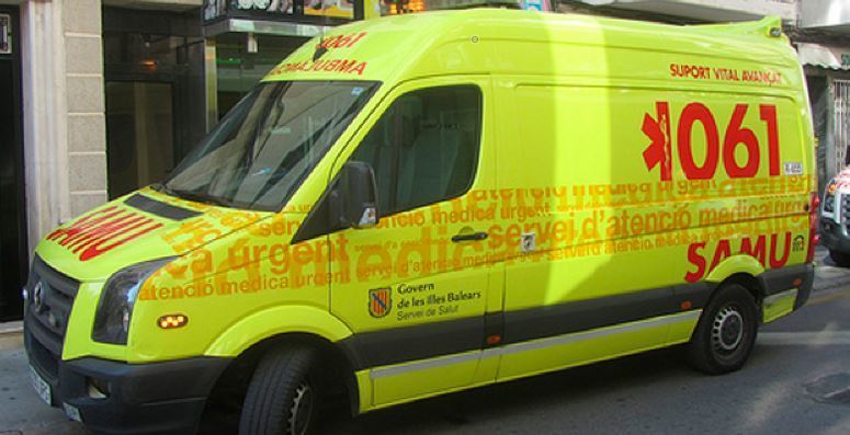 Imagen de una ambulancia del 061 de Baleares