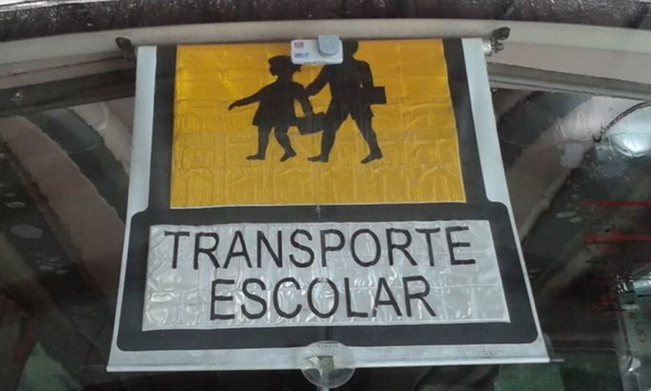 Cartel de transporte escolar