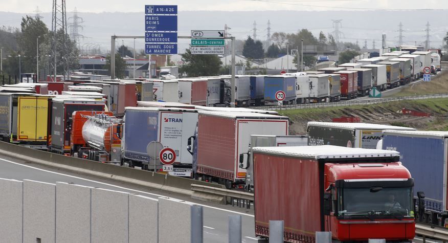 Retención de camiones en Calais