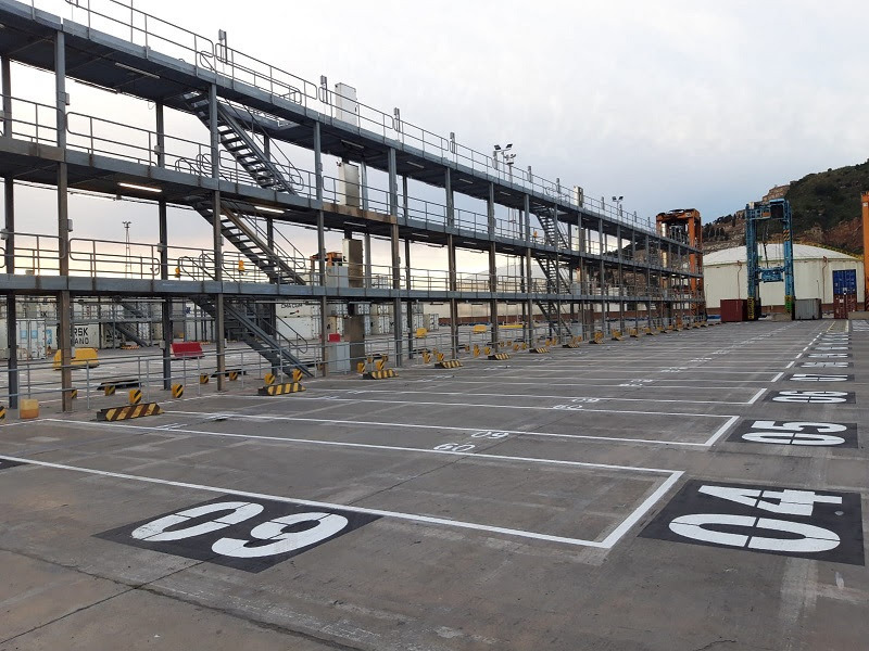 Nueva pasarela para contenedores frigoríficos en el puerto de Barcelona