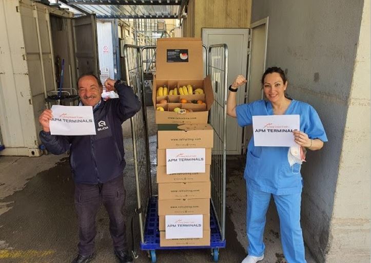 Imagen del reparto de fruta