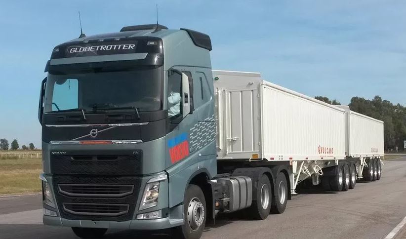 Un camión bitren en Argentina.