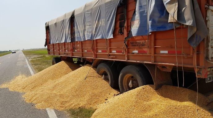 Un camión al que le han saboteado la carga
