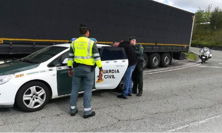 Momento del arresto provisional del camionero
