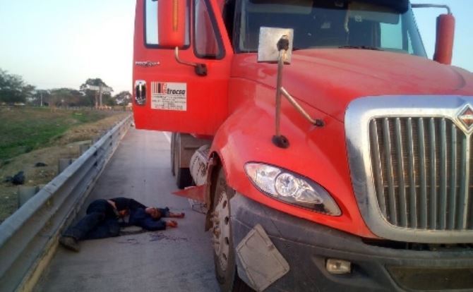 Los asaltantes de carretera ahora están asesinando a conductores para robarles las unidades/ agencias