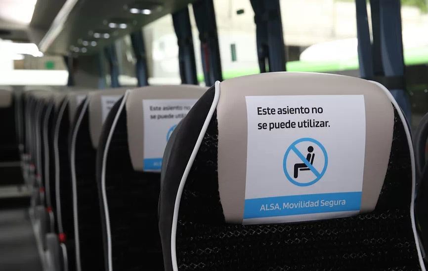 Imagen de un asiento de autobús con la indicación de no utilización