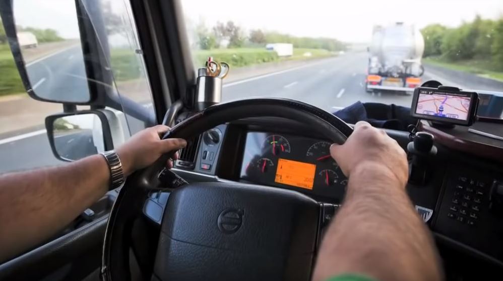 Imagen de un camionero autónomo