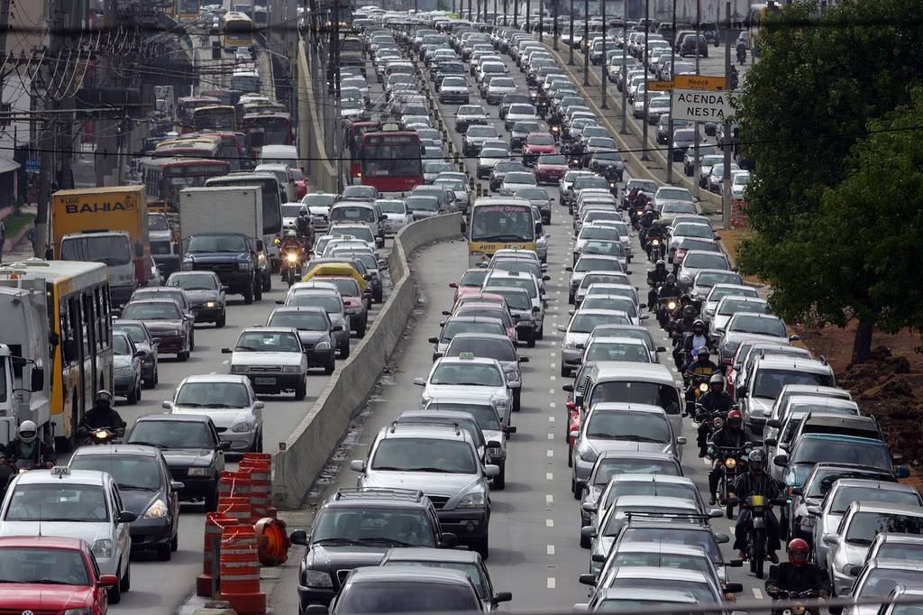 TRÂNSITO 04 SÃO PAULO 11/03/2008 CIDADES/TRÂNSITO SP registra o 2º recorde de lentidão: 186 km na foto vista geral da av. radial leste por volta das 9 horas. Foto Antonio Milena/AE