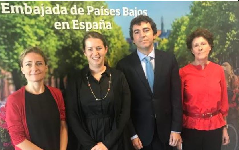 Imagen de la reunión en la embajada de los Países Bajos